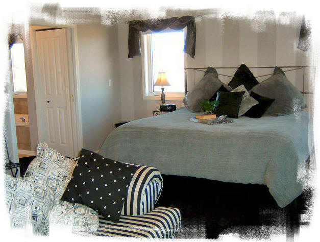Eagle's View B & B offers 5 spacious bedrooms, each with its own dressing area, private bath, and view of the Missouri River.